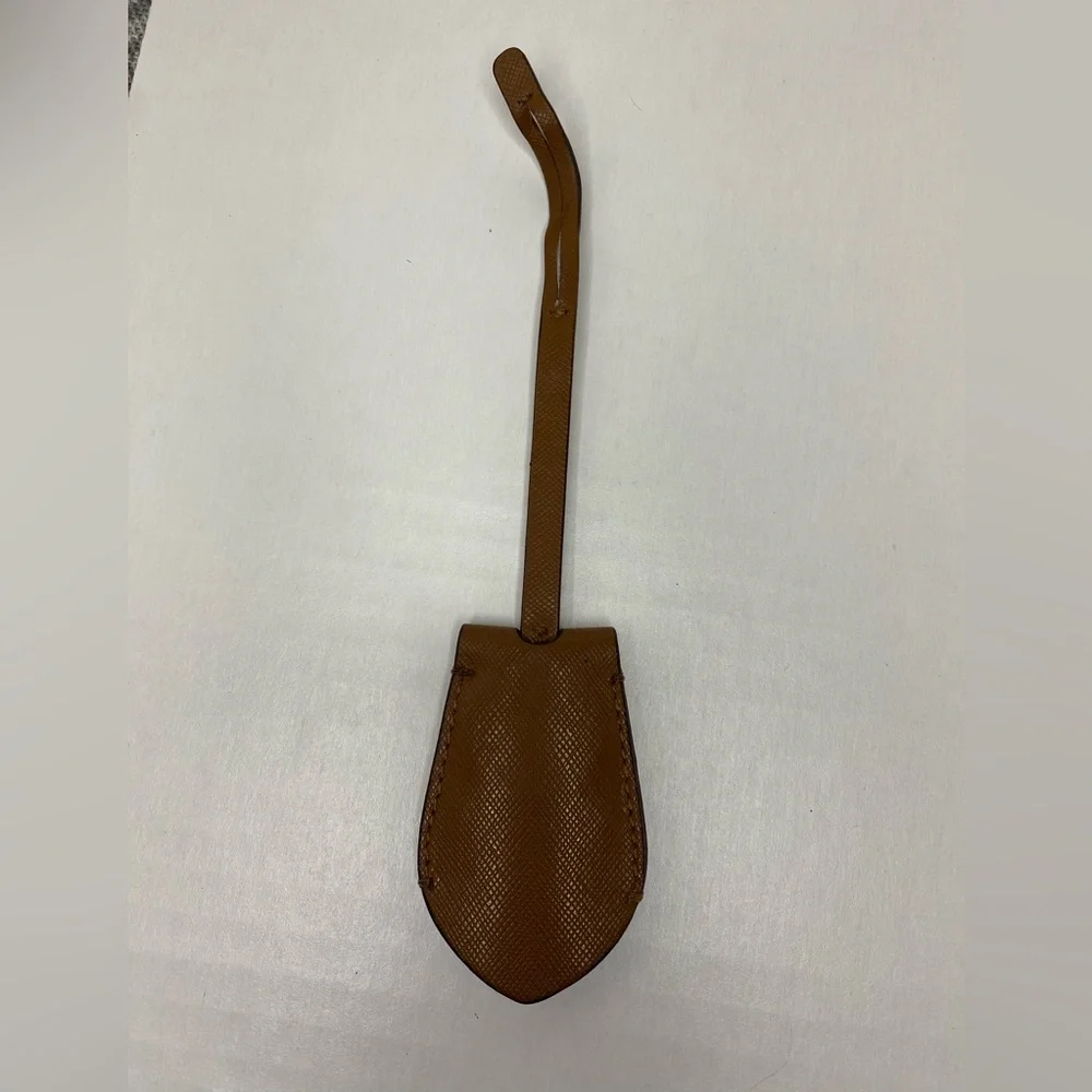 Coach keychain brown hangtag - Picture 2 of 4